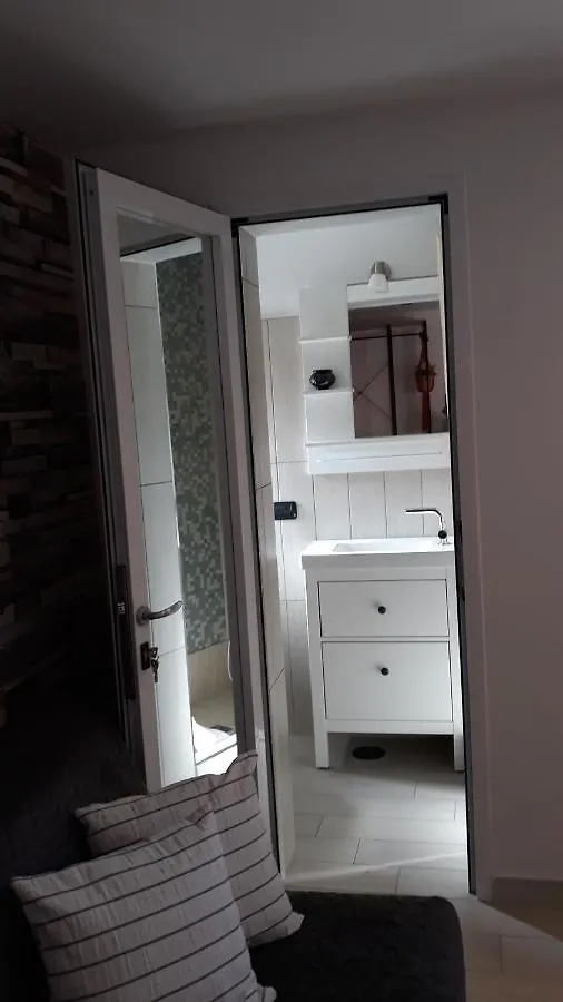 Nadine Penthouse Studio Apartment Naples