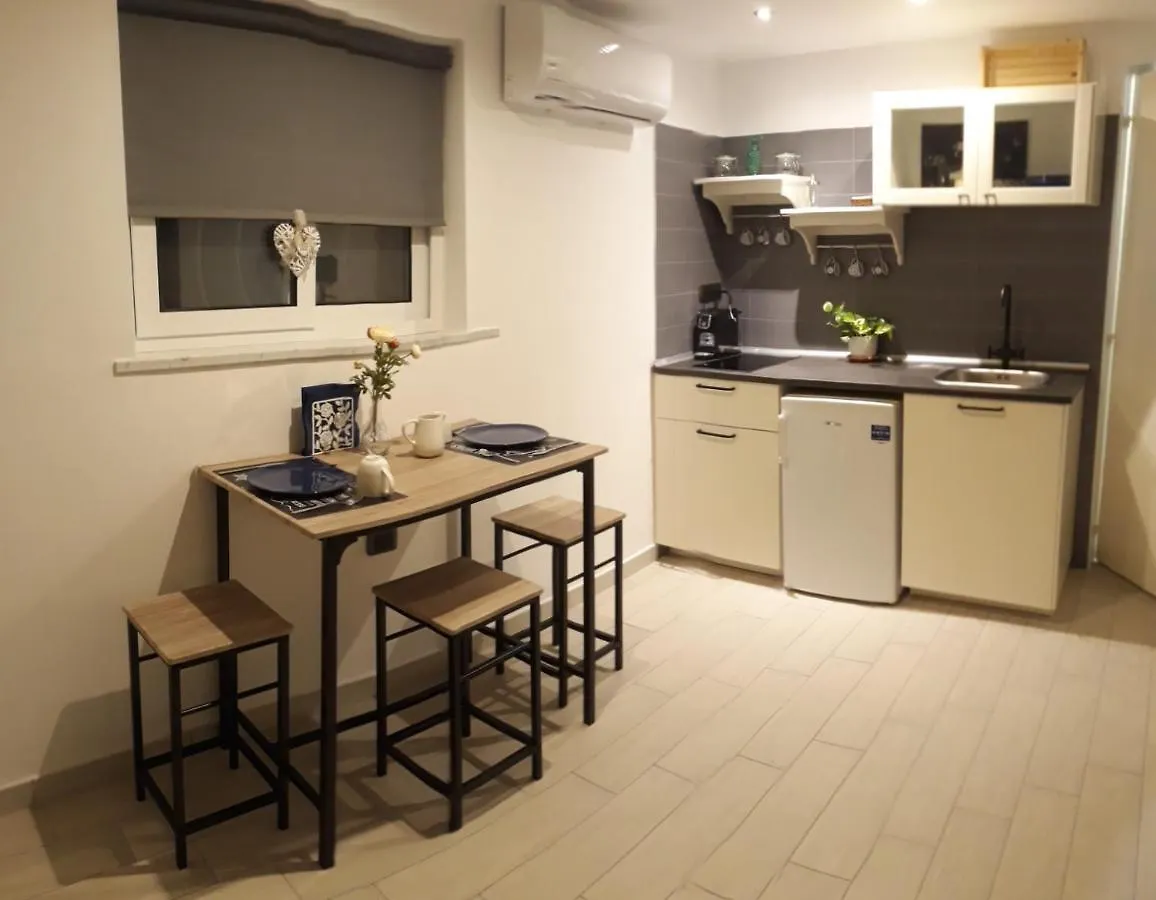 Nadine Penthouse Studio Apartment Naples